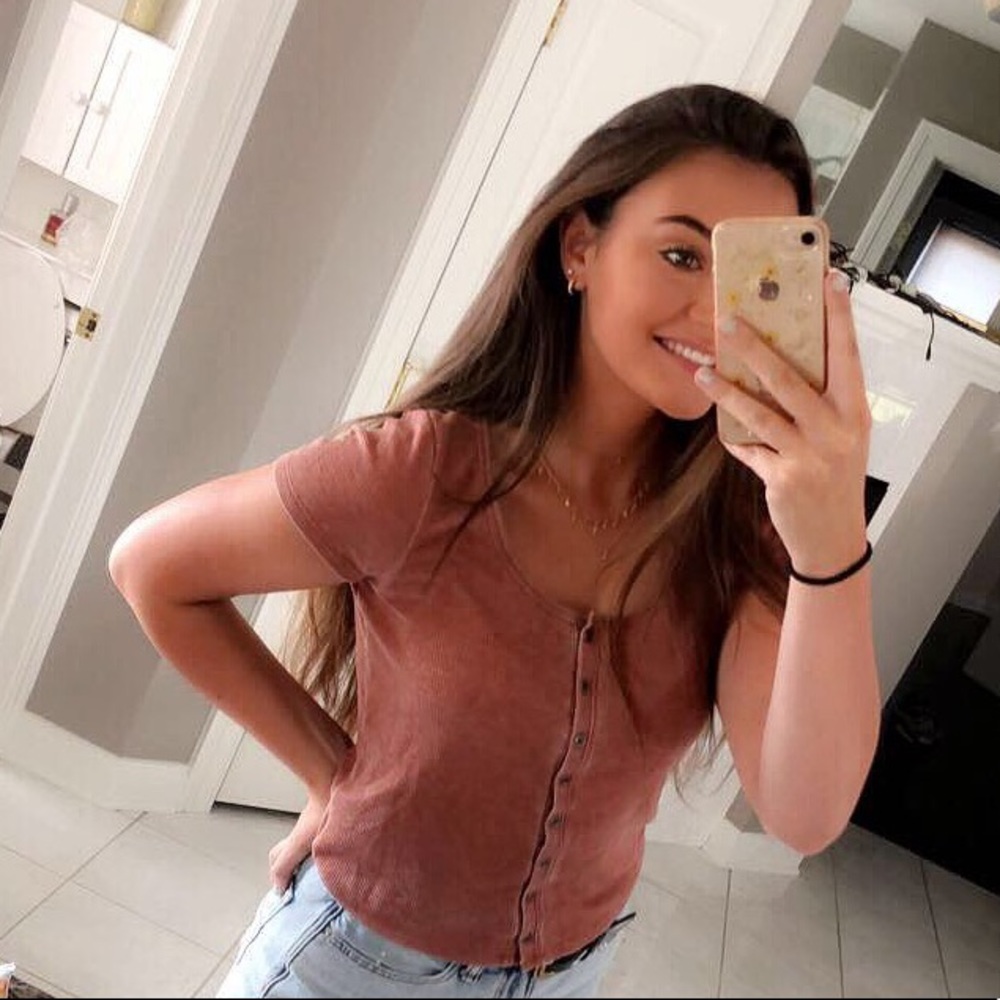 Meet your Posher, Claire